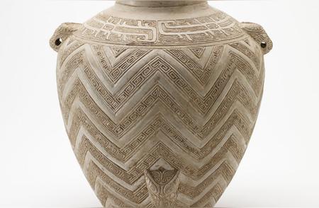 史前玉器与陶器的美学：艺术与物性的探索