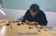 江苏大一男生用橄榄核雕刻西游记，直径仅18毫米，全套售价1万8