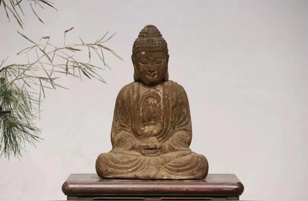 楠木释迦牟尼菩萨造像：艺术与信仰的完美结合