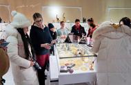 中国游客赴俄罗斯旅游，大量采购琥珀蜜蜡，原因是导游保证其真实性