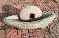 十堰青曲中学文化博物馆展出罕见石碾槽和独木器物，你见过吗？