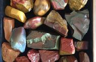 塔克拉玛干沙漠的珍贵宝藏：彩玉、黑山玛瑙与戈壁玉
