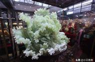 昆明石博会展出价值百万的1吨重玉白菜