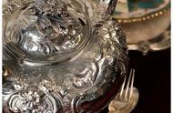 英国银器制造中的精细雕刻与装饰艺术：贵族地位的象征