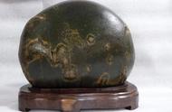 《金龙戏珠》：新疆石艺术的璀璨瑰宝