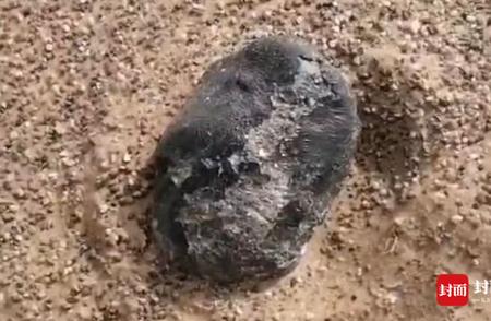 塔克拉玛干沙漠南部的陨石之谜：收藏家揭秘背后的故事