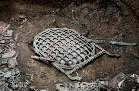 三星堆的神秘文物：龟背网格青铜器，其用途至今成谜