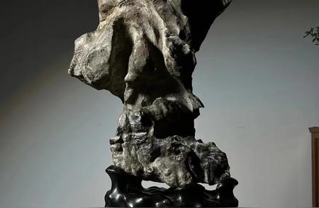 珍藏级灵璧石清供：高76cm，宽40cm，厚24cm