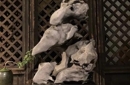 太湖石【陗雲】：60cm高，38cm宽，36cm厚
