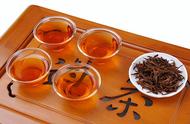 冬季饮茶指南：红茶与绿茶的差异，专家解析