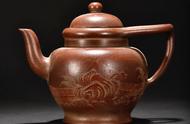 古老珍藏：老紫砂山水茶壶的艺术韵味