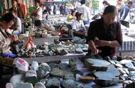 中缅边境珠宝市场：探索玉石白菜般的亲民价