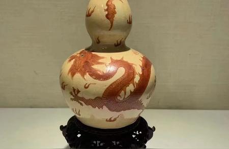探索晚清艺术：黄地矾红洪福齐天云龙纹葫芦瓶的魅力