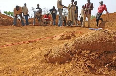 探索神秘独特的西非铁器时代文明：非洲诺克圆柱形红玉髓珠