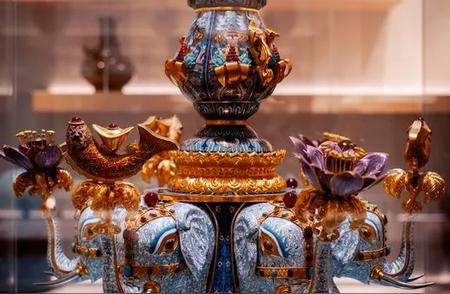 珐琅彩：中国传统工艺的璀璨明珠