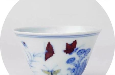 揭秘瓷中魁首：三秋杯的价值与故宫博物院的传奇故事