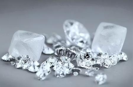 钻石与水晶：如何区分与选择？