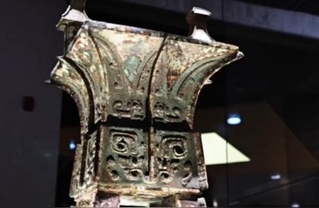 探索中国古代青铜器背后的神秘之谜