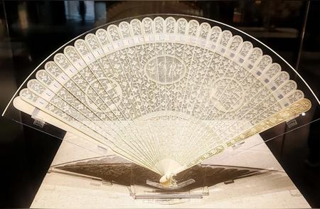 探秘广州十三行博物馆：象牙折扇与玳瑁折扇的珍藏之旅