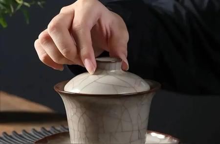 西泠印象哥窑盖碗使用揭秘：吐墨是否正常？