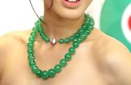 揭秘黄圣依1.3亿收藏：老坑玻璃种帝王绿翡翠珠链传奇