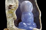 探索价值五位数的蓝玉髓佛像：美轮美奂的艺术珍品