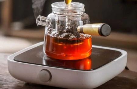 1. 探寻大师亲制六堡茶的独特魅力：传统工艺与现代风尚的完美结合
