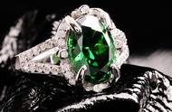 醉人绿色：法国IDee祖母绿纯银戒指的魅力