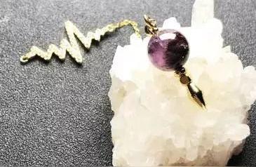 紫幽灵水晶：揭开紫色迷雾下的神秘力量