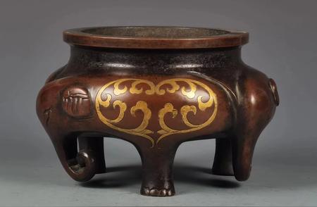 紫铜鎏金象鼻香炉：古韵今风的香炉艺术