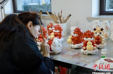 新春走基层：探寻中国陶瓷史上的红绿彩瓷传奇