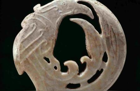 中国古代玉器：从古朴到玲珑的演变历程