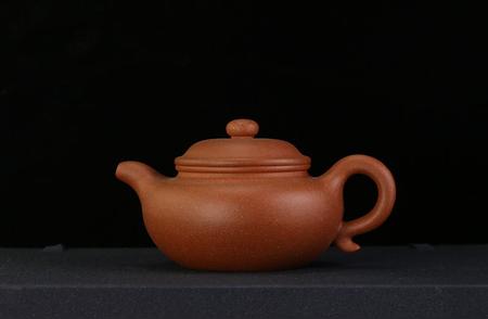 宜兴紫砂壶：揭秘原料色泽与材质的独特魅力