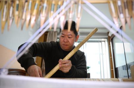 缂丝工艺传承者：织就历史的丝绸艺术