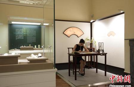 香港展出近百组明清文房雅玩及茶具的“文人文玩”展览