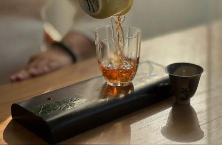 揭秘武夷山炭焙坊：恶劣生态下的独特岩茶烘焙过程