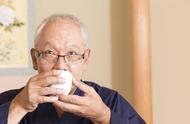 喝茶的益处多多，但要注意“浓”度，否则可能对身体造成4大危害！