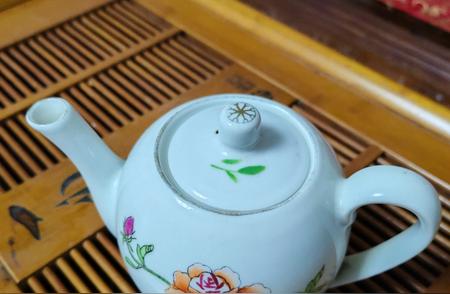 心爱之物：一把珍贵的茶壶