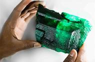 赞比亚惊现1.1公斤祖母绿宝石，起标价1770万，超越世界最大库里南钻石！
