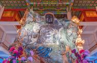 辽宁发现重达260吨的“井中王”玉石，大师巧手雕刻成双面玉佛