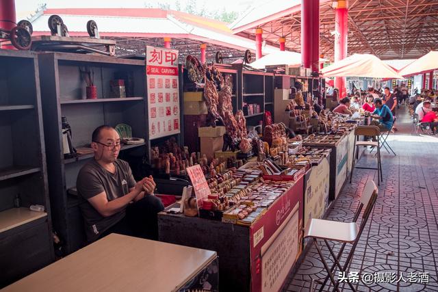 北京潘家园实拍：中国最大的古玩市场，工作日时卖货的比顾客还多