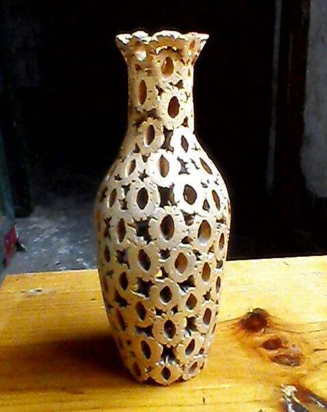 用桃核做花瓶你没见过吧，原来是用模子粘出来的，有想法有创意