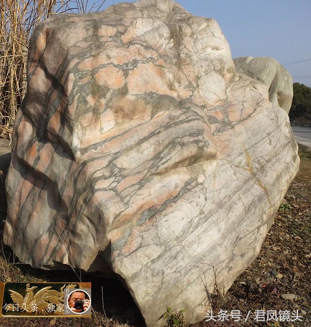 湖北宜昌：三峡奇石摆在乡村公路边待售！一块可以卖几万元？